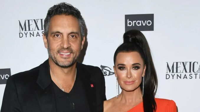 Kyle Richards Subtly Hints at Relationship Status After Mauricio Umansky Spotted Kissing Another Woman | kyle richards, Mauricio Umansky | Just Jared: Celebrity News and Gossip