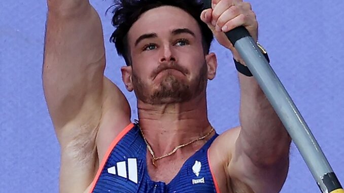 French Pole Vaulter Anthony Ammirati Video Vault Olympics 2024