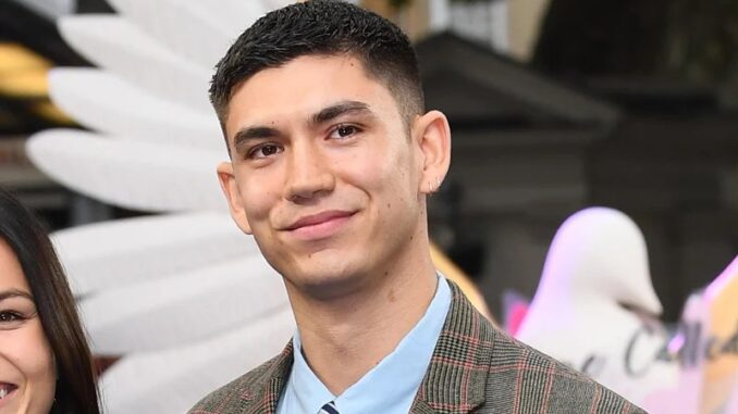 Shadow & Bone’s Archie Renaux Engaged to Longtime Girlfriend Annie O’Hara | Annie O’Hara, Archie Renaux, Engaged | Just Jared: Celebrity News and Gossip